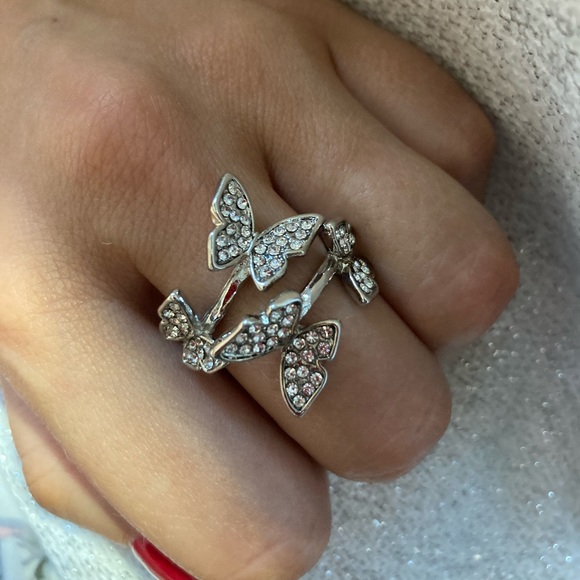 Adjustable Beautiful Butterfly Ring - Picture 4 of 5